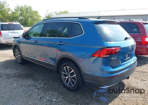 2019 Volkswagen Tiguan Se/Sel/Sel R-Line Jet-Black/Sel R-Line z USA, uszkodzony, nr VIN 3VV2B7AX4KM083120